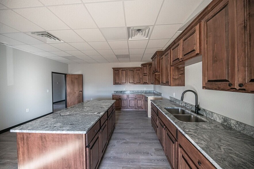 More Photos Of 14661 W I-20, Odessa Warehouse For Lease