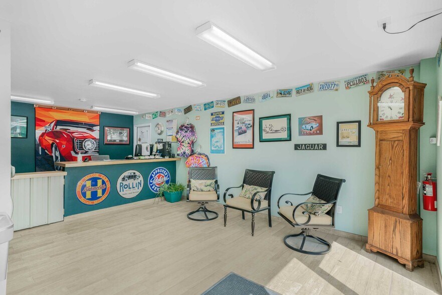 More Photos Of 14 Highway 19 N, Inglis Auto Repair For Sale