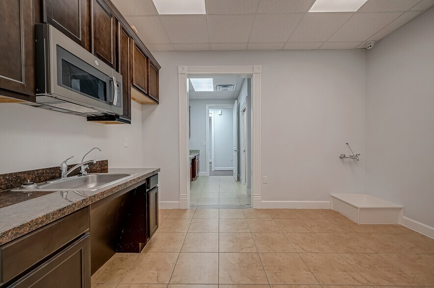 More Photos Of 16000 Park Ten Pl, Houston Medical For Lease