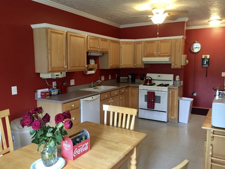 More Photos Of 1426 W River Rd, Waterloo Township Apartments For Lease