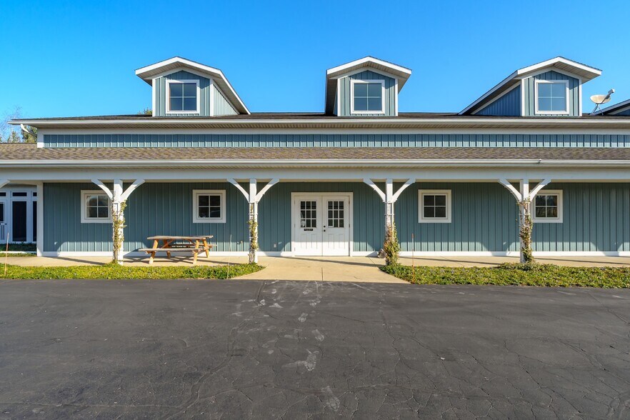 Primary Photo Of 8700 N 32nd St, Richland General Retail For Lease