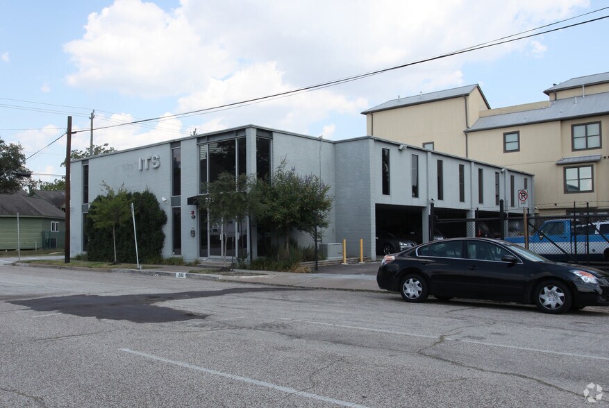 More Photos Of 2301 Caroline St, Houston Office For Sale