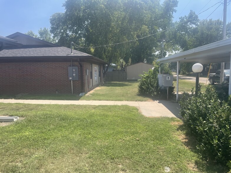 More Photos Of 410 N Fisher St, Glasco Apartments For Sale