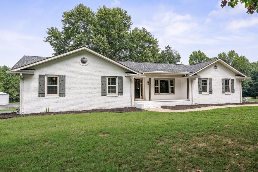 More Photos Of 1499 W Whitehall Rd, Cookeville Light Distribution For Sale