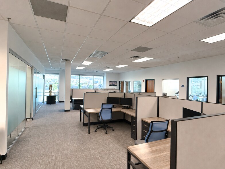 More Photos Of 13961 S Minuteman Dr, Draper Office For Lease