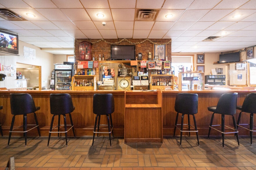More Photos Of 100 S Washington St, Lake City Restaurant For Sale