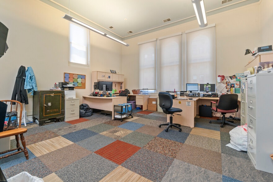 More Photos Of 429 N Eutaw St, Baltimore Office For Sale
