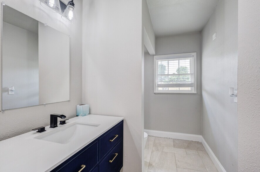 More Photos Of 4877 Sam Rayburn Hwy, Anna Office For Lease