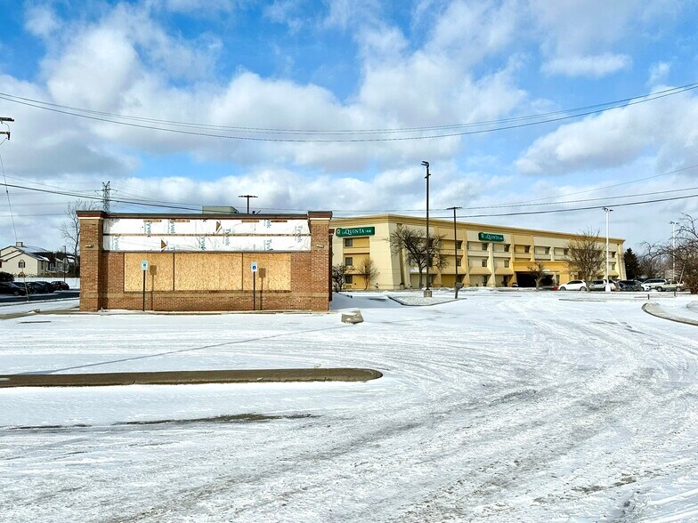 Primary Photo Of 18902 Northline Rd, Southgate Fast Food For Sale