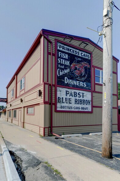 More Photos Of 502 Dixie Hwy, Beecher Restaurant For Sale