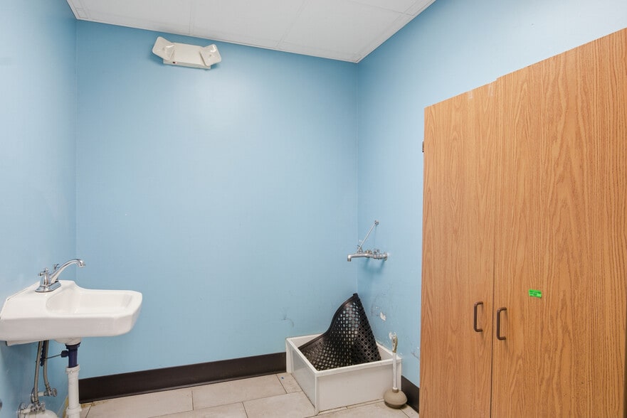 More Photos Of 77 Scattergood Dr NW, Christiansburg Warehouse For Sale
