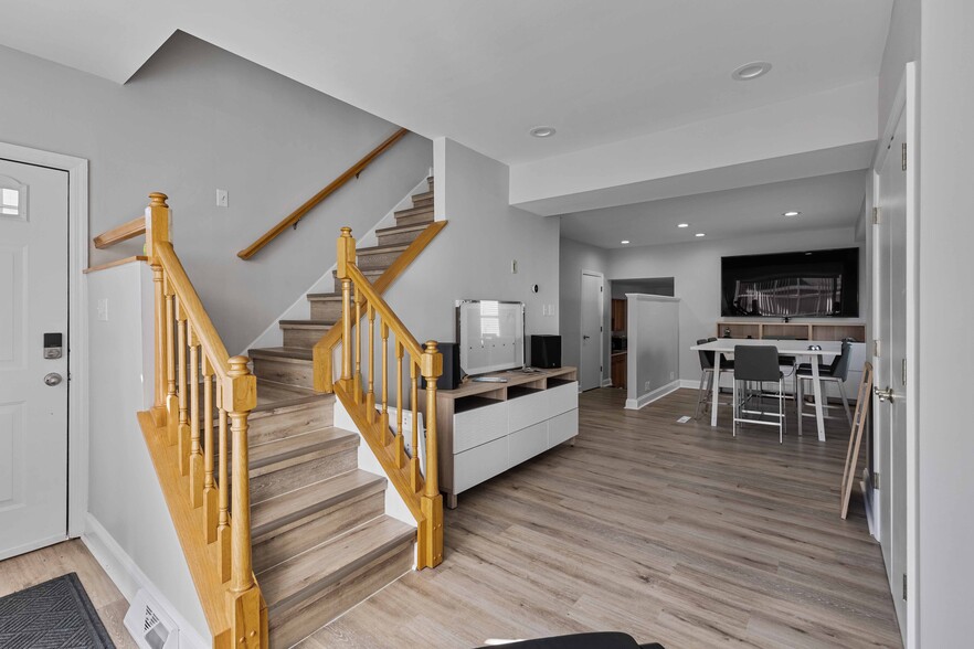 More Photos Of 439-441 Beaver St, Sewickley Storefront Retail Office For Sale