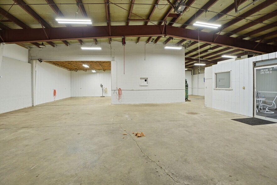 More Photos Of 3499 E Main St, Kalamazoo Auto Repair For Lease