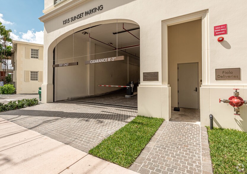 More Photos Of 1515 Sunset Dr, Coral Gables Office For Lease