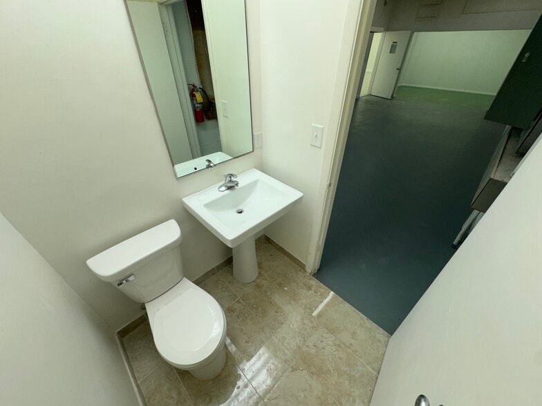 More Photos Of 1657 Cassopolis St, Elkhart Freestanding For Lease