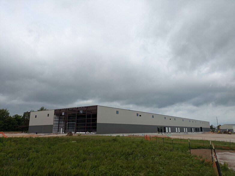 Primary Photo Of 2610 N Westgate Ave, Springfield Warehouse For Lease