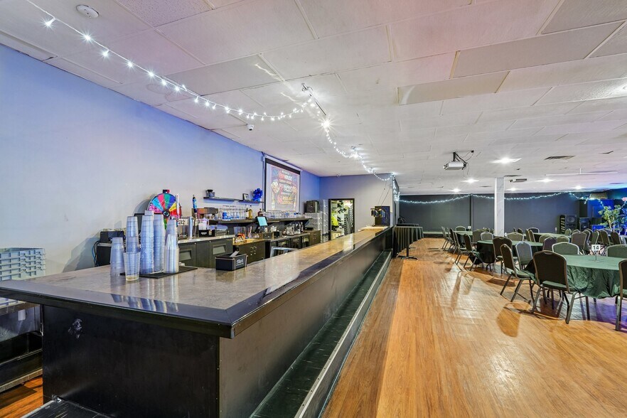 More Photos Of S76W17745 Janesville Rd, Muskego Restaurant For Sale