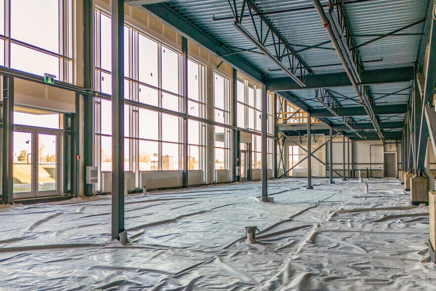 More Photos Of 4590-4592 Boul De Portland, Sherbrooke Food Processing For Lease