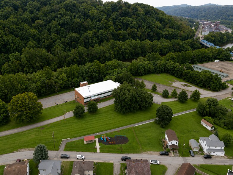 More Photos Of 1 Kiski Ave, Leechburg Office For Sale