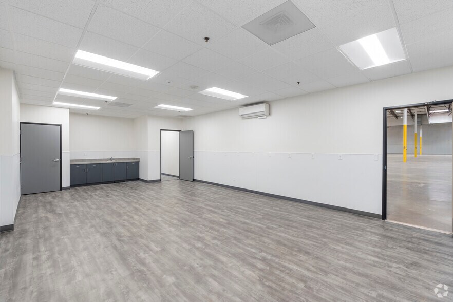 More Photos Of 4643 Aircenter Cir, Reno Manufacturing For Lease