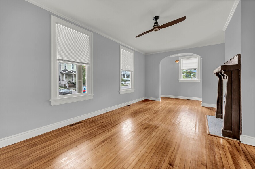 More Photos Of 8 S 7th St, Wilmington Office For Sale