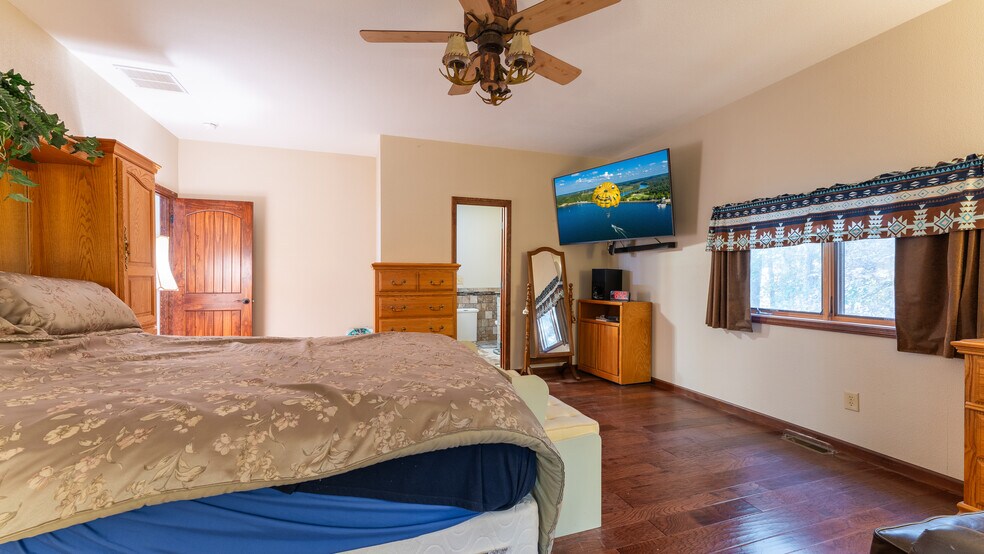 More Photos Of 283 Broken Post, Richland Specialty For Sale