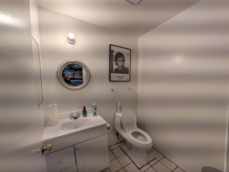 More Photos Of 2240-2246 Fair Park Ave, Los Angeles Showroom For Sale