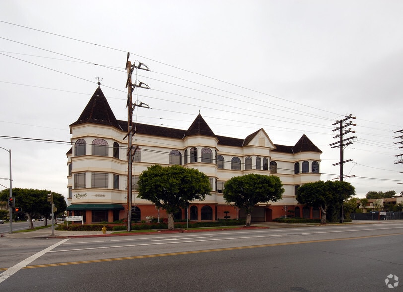 More Photos Of 4400 Coldwater Canyon Ave, Studio City Office For Lease