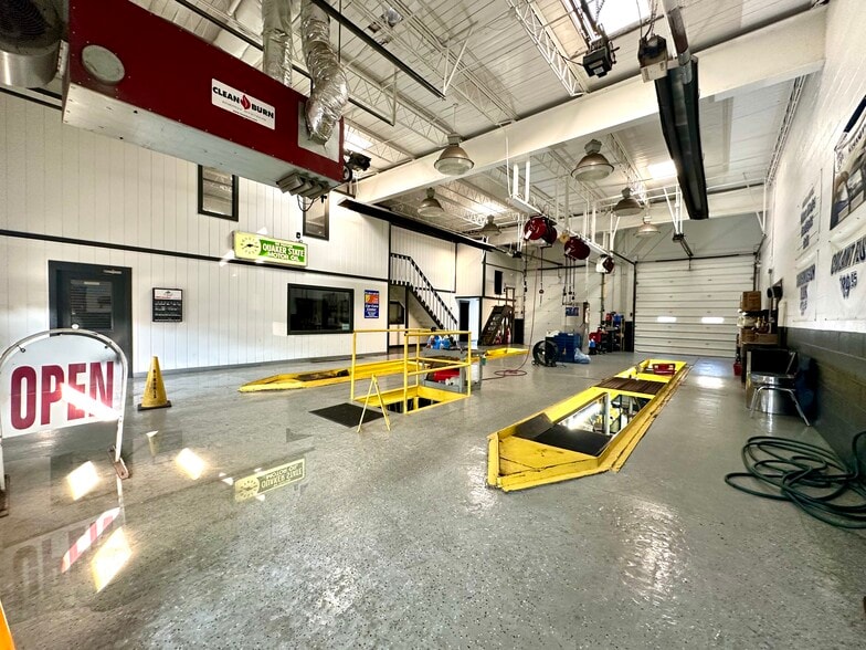 More Photos Of 2821 Garland St, Niles Auto Repair For Sale