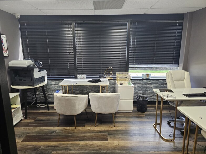 More Photos Of 200 Craig Rd, Manalapan Township Office For Lease