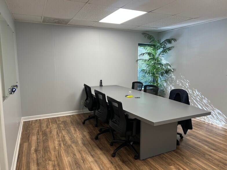 More Photos Of 1877 Orchard Lake Rd, Sylvan Lake Medical For Sale