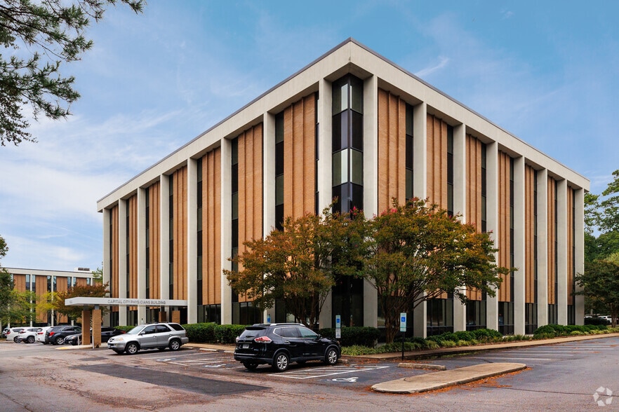 More Photos Of 8002 Discovery Dr, Richmond Medical For Lease