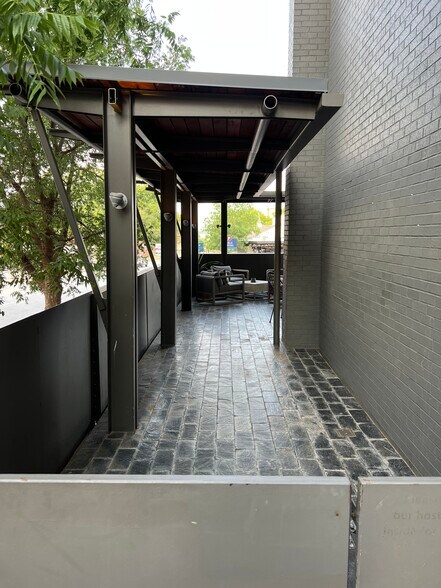 More Photos Of 112 W Center St, Fayetteville Office For Lease