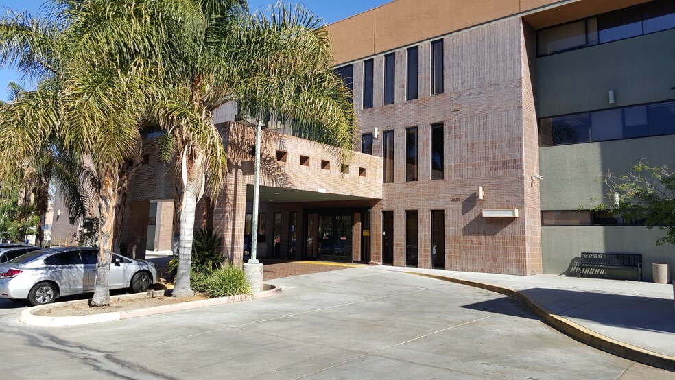 More Photos Of 9041 Magnolia Ave, Riverside Medical For Lease