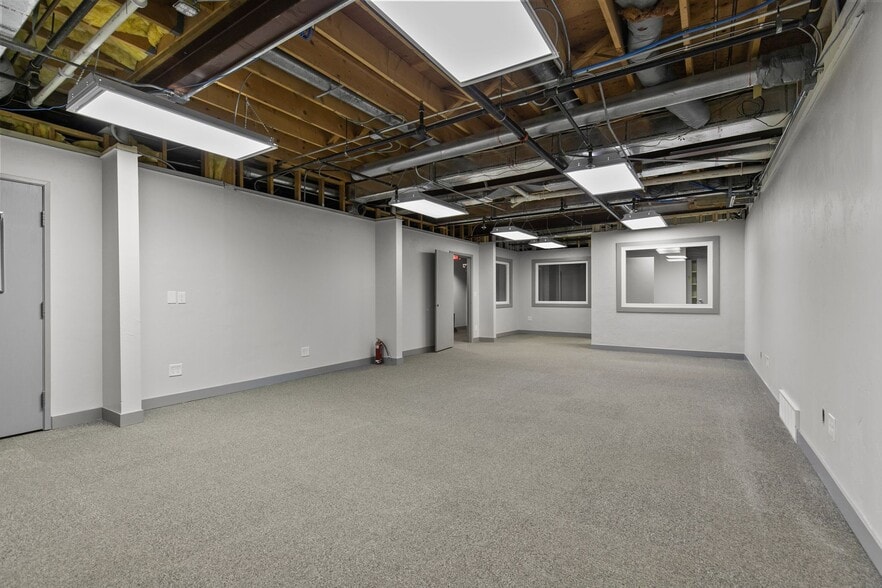 More Photos Of 2009 S Memorial Dr, Appleton Office For Sale