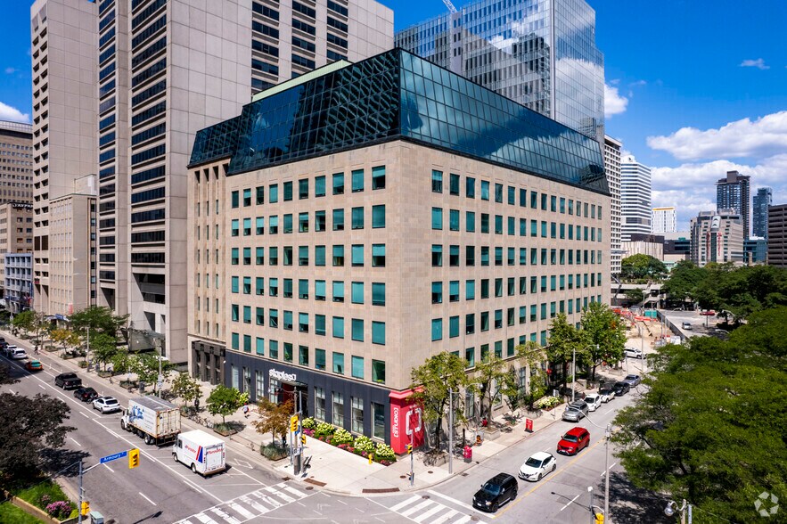 Primary Photo Of 375 University Ave, Toronto Office For Lease