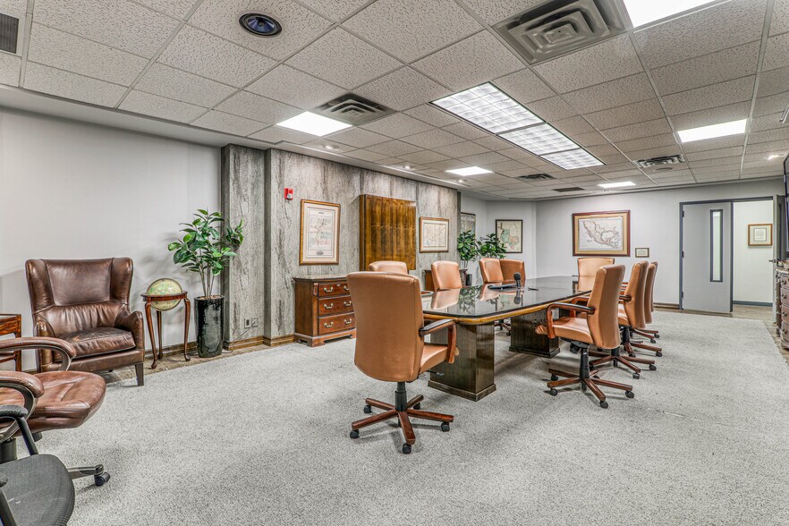 More Photos Of Sundland Park & Mesa Hills Dr., El Paso Office For Lease