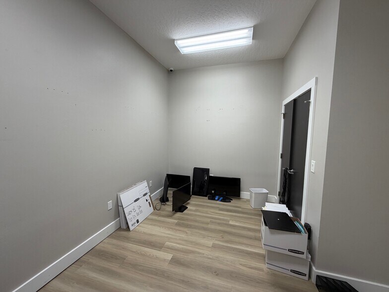 More Photos Of 120 S John Sims Pky, Valparaiso Medical For Lease