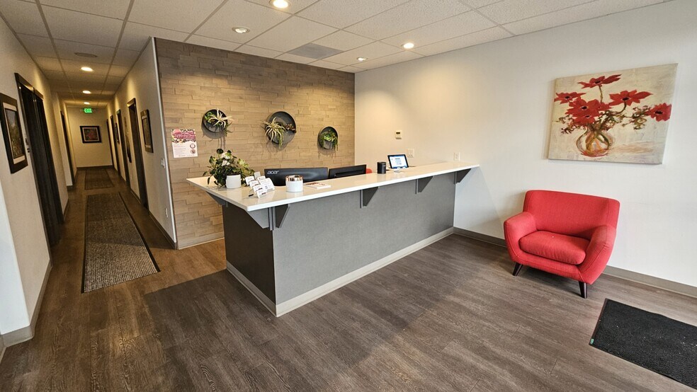 More Photos Of 1322-1324 Vandercook Way, Longview Office For Lease