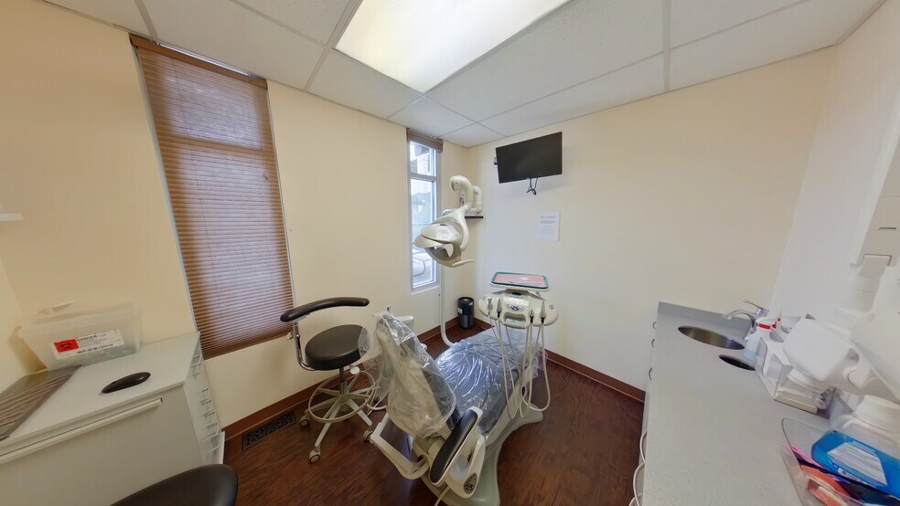 More Photos Of 800 S Adams Rd, Birmingham Medical For Lease