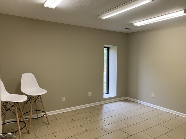 More Photos Of 114 Bright Rd, Guntersville Light Distribution For Sale