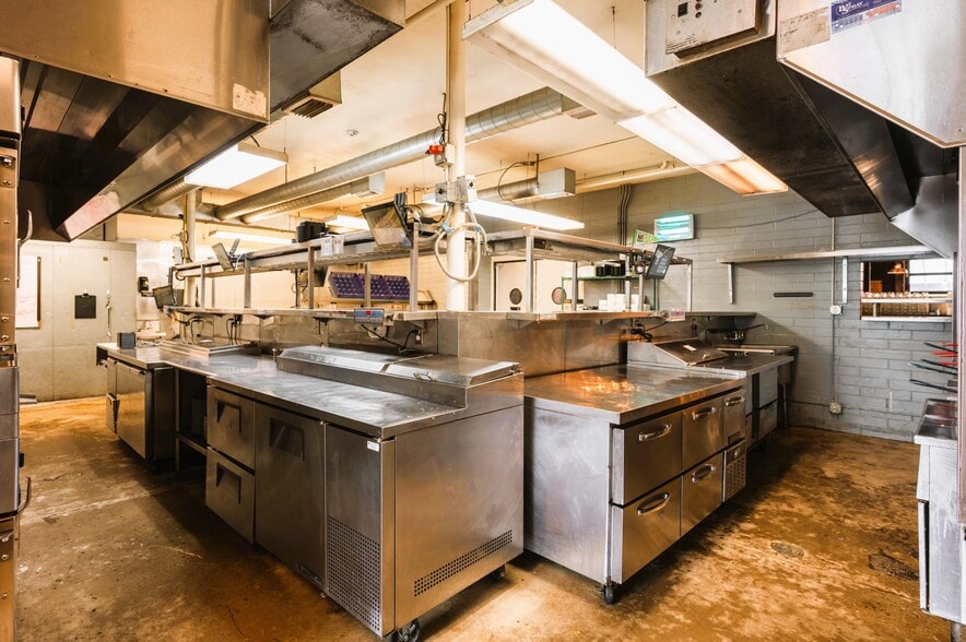 More Photos Of 151 River St, Elk Rapids General Retail For Sale