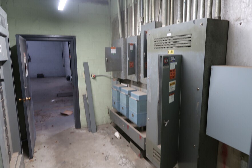 More Photos Of 4200 W Harry St, Wichita Industrial For Sale