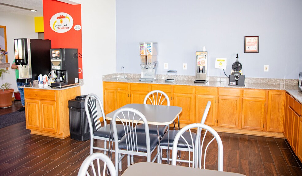 More Photos Of 937 Enterprise Ln, Mount Carmel Hotel For Sale