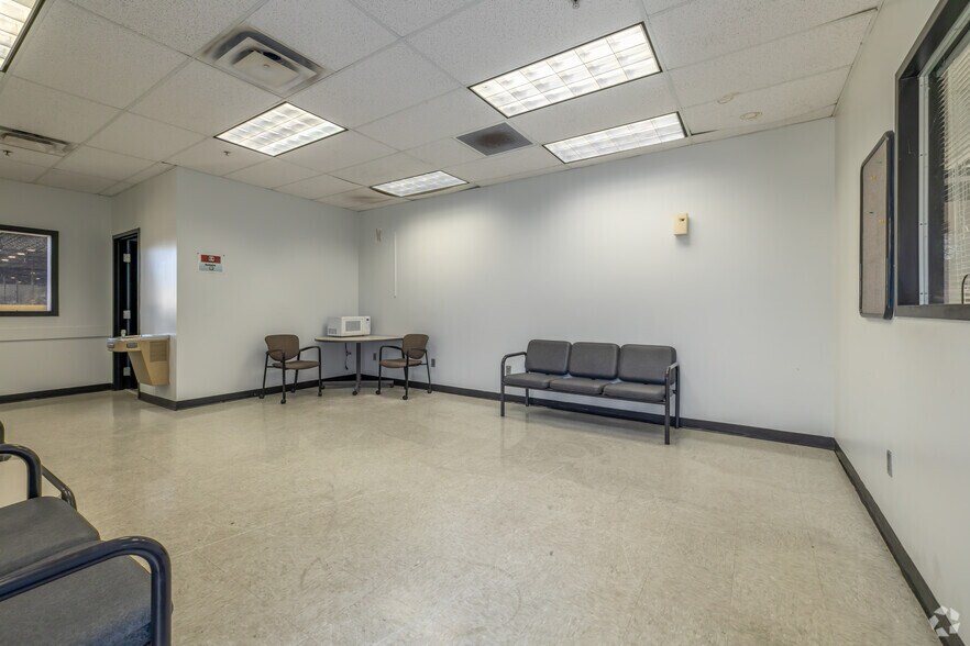 More Photos Of 3660 Deerpark Blvd S, Elkton Distribution For Lease