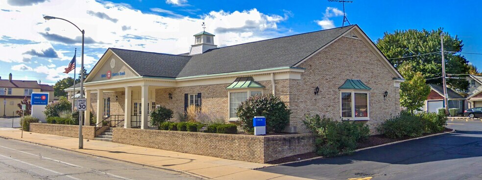 More Photos Of 3131 S 13th St, Milwaukee Bank For Sale