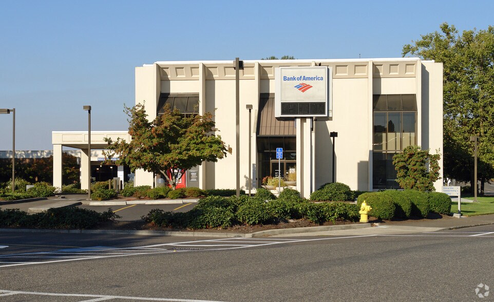 More Photos Of 10101 SW Washington Square Rd, Portland Bank For Lease