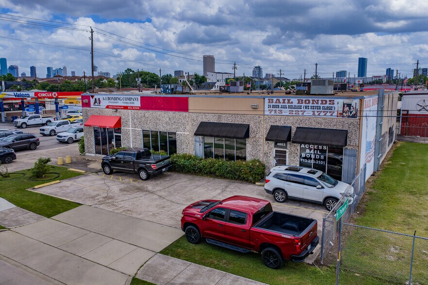 More Photos Of 4801 Katy Fwy, Houston Warehouse For Lease