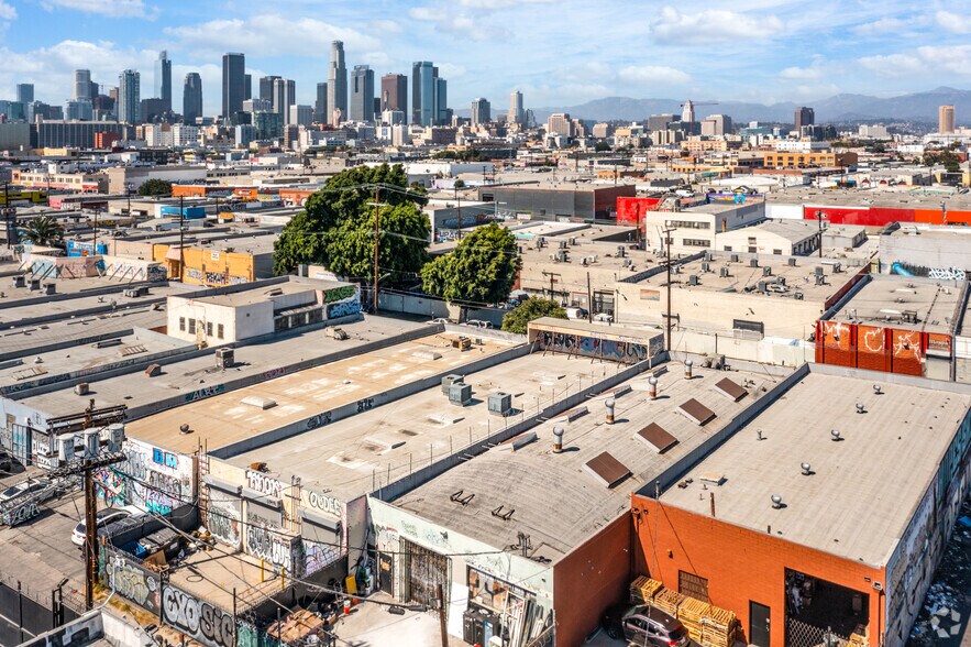 More Photos Of 1150 E 12th St, Los Angeles Showroom For Sale