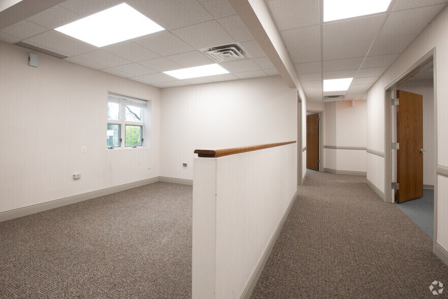 More Photos Of 170 N Country Rd, Port Jefferson Office For Lease